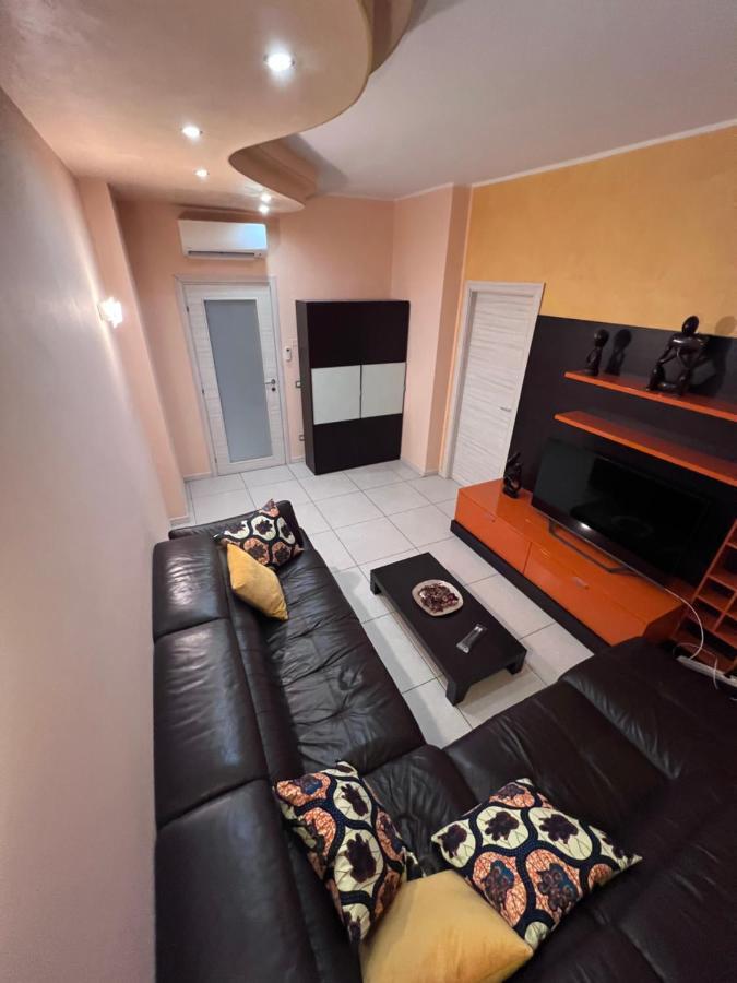 Stay In Style - Vibrant Condo In San Giovanni Lupatoto Exteriör bild