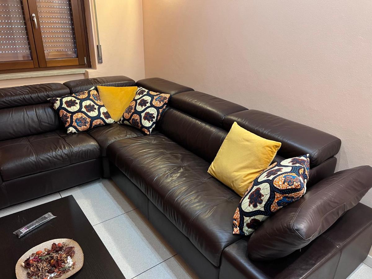 Stay In Style - Vibrant Condo In San Giovanni Lupatoto Exteriör bild
